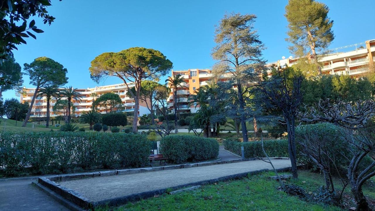 Charmant Appartement Residentiel Avec Terrasse, Jardin Privatif Et Piscine A Cannes Exteriér fotografie