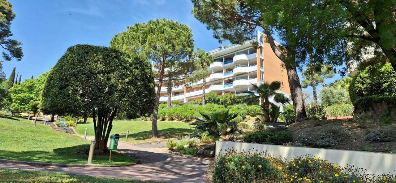 Charmant Appartement Residentiel Avec Terrasse, Jardin Privatif Et Piscine A Cannes Exteriér fotografie