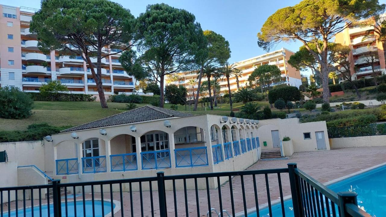 Charmant Appartement Residentiel Avec Terrasse, Jardin Privatif Et Piscine A Cannes Exteriér fotografie